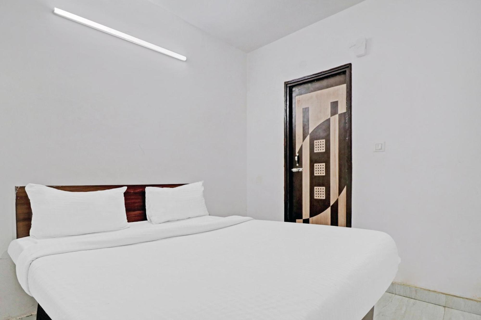 Town House Near M2k Cinema Pitampura New Delhi