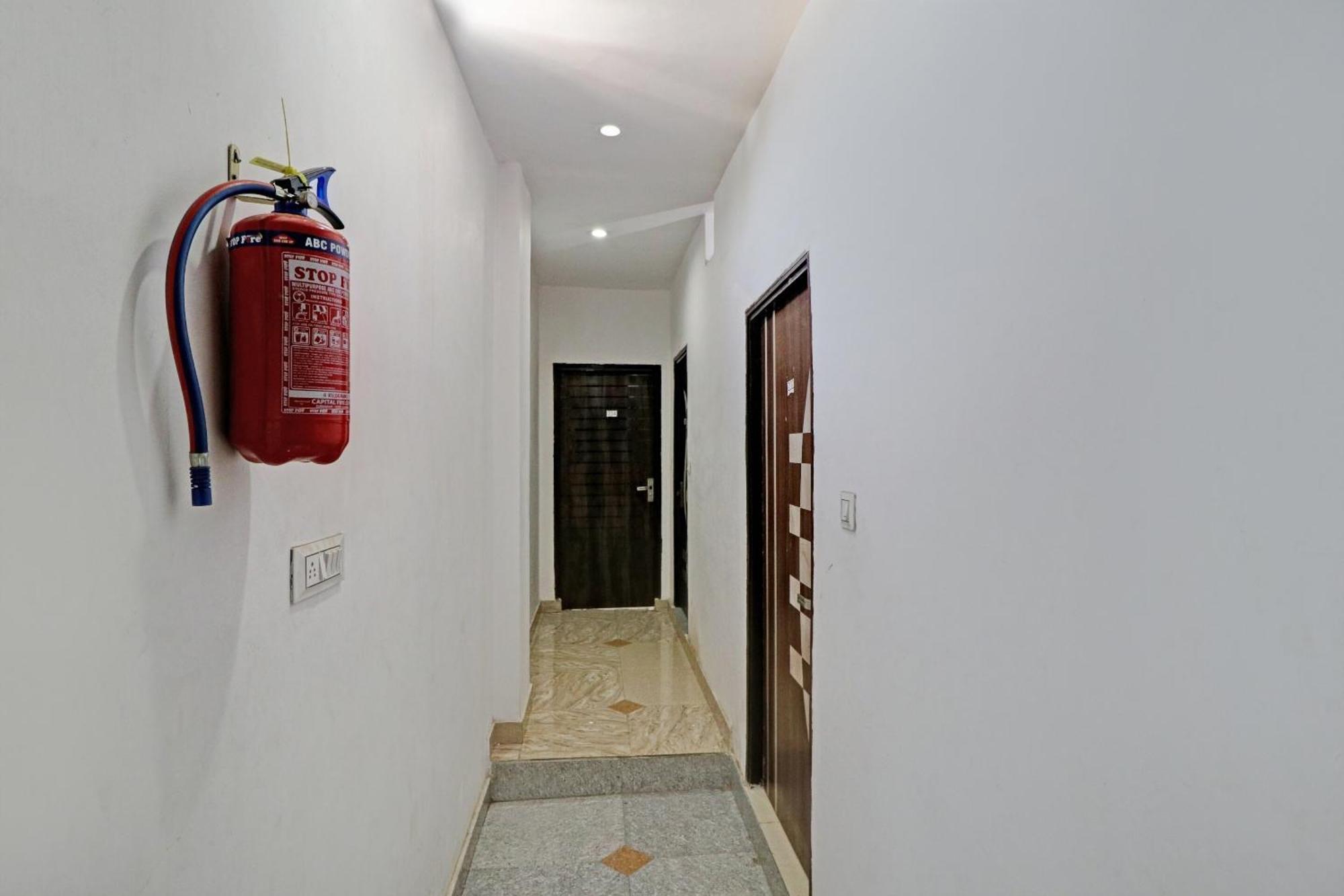 Hotel Town House Near M2k Cinema Pitampura New Delhi